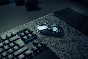 Ilustracja artykułu: How latency, jitter, and client delay affect teamfights in league of legends (complete guide)