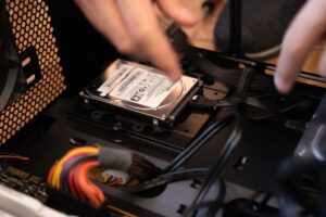 Ilustracja artykułu: How to fix packet loss and jitter in competitive FPS games (step-by-step network troubleshooting)