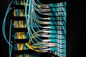 Ilustracja artykułu: Packet loss fix guide: diagnose jitter, routing issues, and stabilize your competitive connection