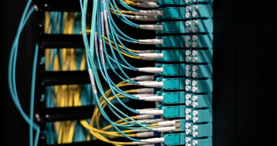 Ilustracja artykułu: Packet loss fix guide: diagnose jitter, routing issues, and stabilize your competitive connection