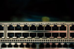 Ilustracja artykułu: Latency vs jitter vs packet loss: how to diagnose stutter and fix FPS drops fast